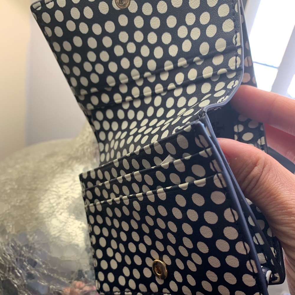 Authentic Tory Burch leather flowers snap wallet - Picture 6 of 8